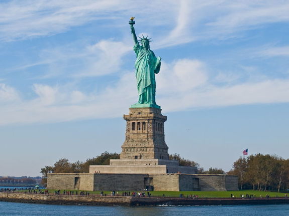 800px-Statue_of_Liberty,_NY