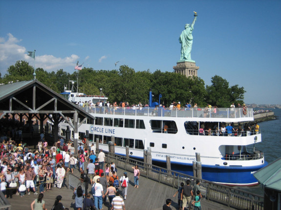 statue-of-liberty-ferry-l